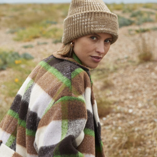 Chunky knit reverse patch beanie