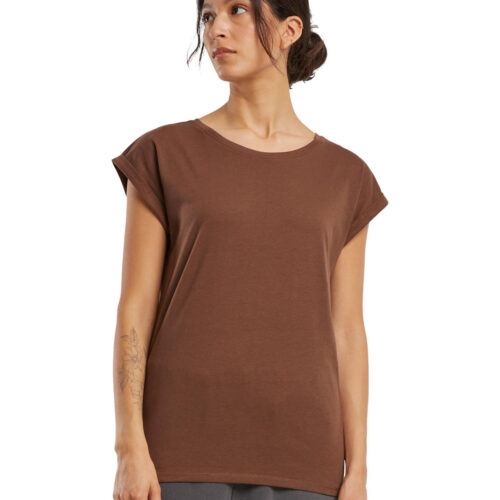 Women's extended shoulder tee