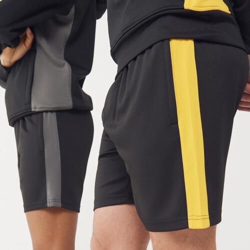Knitted shorts with zip pockets