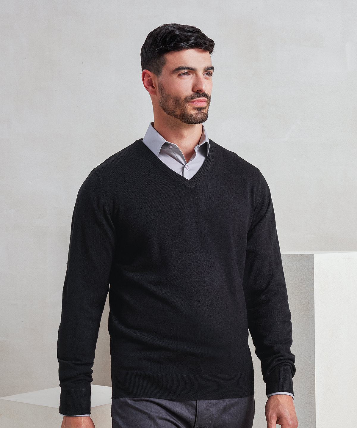 Essential' acrylic v-neck sweater